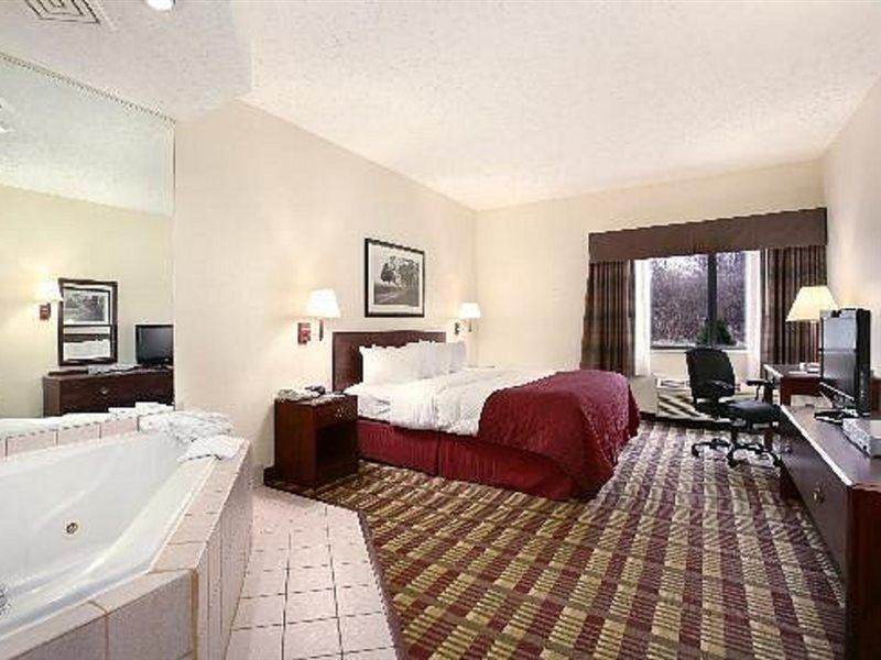 Отель Baymont By Wyndham Boston Heights/Hudson Экстерьер фото